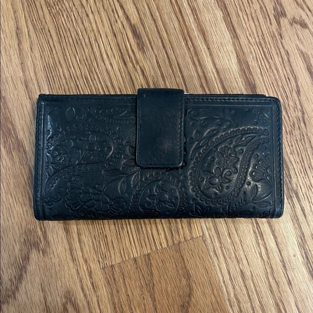 Fossil Black Leather Paisley Wallet in Excellent Condition